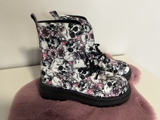 ? Stoffschuhe Totenkopf - schwarz / weiß / pink Gr. 41 ?