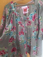 Ausgestellte Schlupfbluse mit Schnürung Gr. 42 BW Geblümt Kappahl 