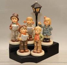 5 Hummel Goebel Figuren Sänger auf Podest mit Laterne Hummel Club