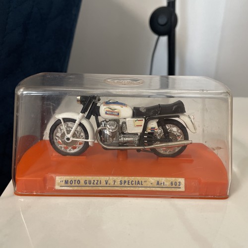 Moto guzzi special - moto, (art
