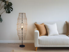 Kleine ausgefallene skandinavische Boho Stehlampe Wohnzimmer Ecke hinter Sofa