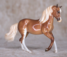 Breyer Pferd Modellpferd Stablemates Breyerfest Wild Things 2024 flaxen chestnut