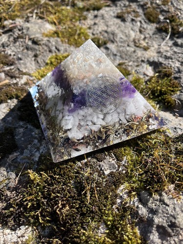 Orgonit pyramide raumreinigung - pyramide,