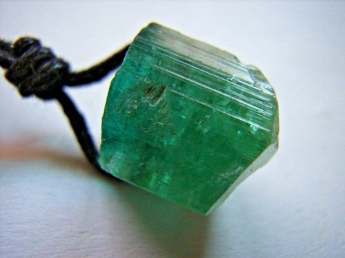 Blau grüner turmalin kristall - blau-grüner,