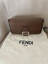 Fendi Baguette Tasche Selleria in Braun mit 612 handgefertigten Nähten UVP 3300€