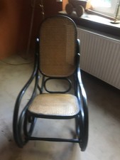 Schaukelstuhl Schwingsessel aus Holz Walnuss Rattan