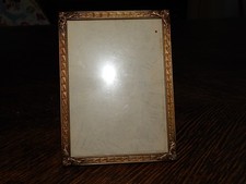 schöner  alter Bilderrahmen Messing patiniert gewölbtes Glas Aufsteller.