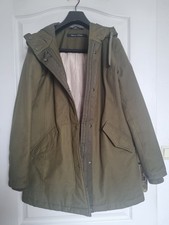 Grüner kurzparka mit kapuze - mit,