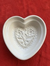 Keramik Butterform Herz mit Blumenmuster