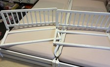 Weißes Baby-Beistellbett aus