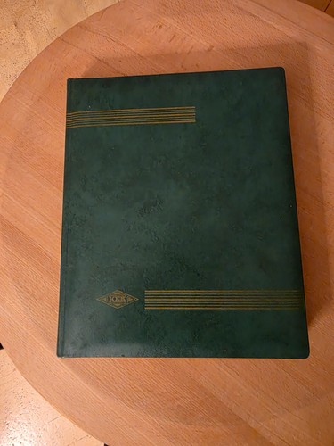 Briefmarkenalbum mit