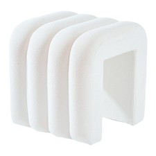 Hocker mit Holzfüßen –