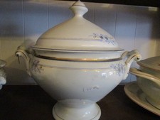 Antik Porzellan Suppenterrine mit Deckel geblümt