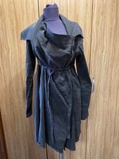 SARAH PACINI DUNKELGRAUER