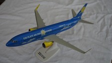 Herpa /  PCC Holland Tuifly 737-800 GlücksbringAIR Ein Platz an der Sonne 1:100