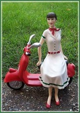FRAU MIT MOTORROLLER LADY NEU