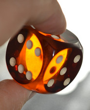 DDR Würfel bernsteinfarben