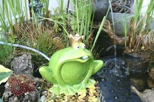 Wasserspeier Froschkönig Pumpe Keramik grünTeich Figur H17,5 Teichdeko