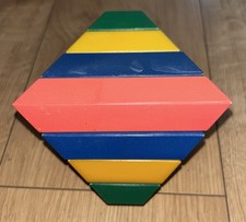 Vintage Wedgits Pyramide