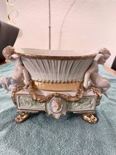 Antiker Putti Porzellan Vase mit Golddekor