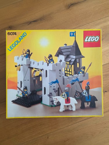 Lego 6074 black falcon - lego,