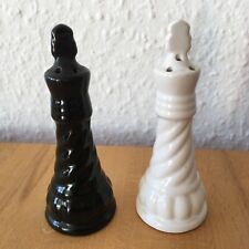2x Schach-Figuren als Salz - und Pfefferstreuer König + Dame Porzellan SEHR GUT