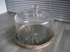   Rattantablett mit Glashaube