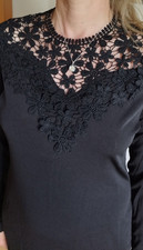 Gr.M-L  schwarzes Langarmkleid  mit Spitze, Maße im Text!