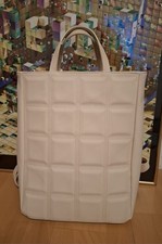 Cremeweiße SURI FREY