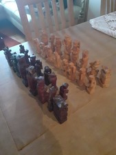 Große alte asiatisch/ chinesische Schachfiguren, Holz, von Hand gearbeitet - geb