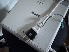 Epson EF-100W Beamer – guter