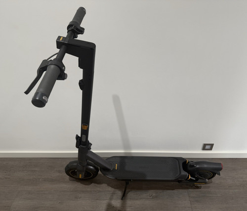 Ninebot max scooter - max,