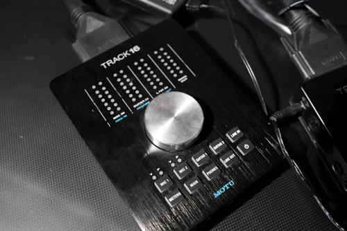 Motu track16 usb firewire - motu,