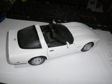 WEISSE CORVETTE  ZR-1  1-18   MAISTO   OHNE VERPACKUNG,