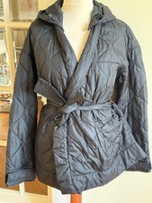 Prada Sport Steppjacke XL Mit abnehmbarer Kapuze und Bindegürtel