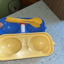 Eierbox Eieraufbewahrungs Box mit 2 Löffeln und kleinen Salzstreuer / wie DDR