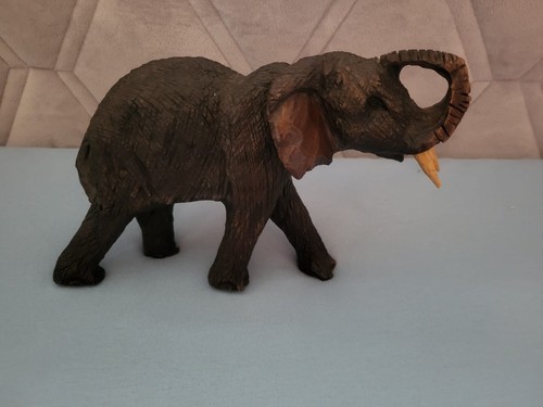 Handgeschnitzter elefant aus - elefant,