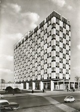 s/w AK Berlin - Hilton-Hotel - Auto - BMW Isetta - Opel Rekord P2 - 1959