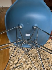 Vitra - Eames Plastic Side Chair DSR - STÜHLE