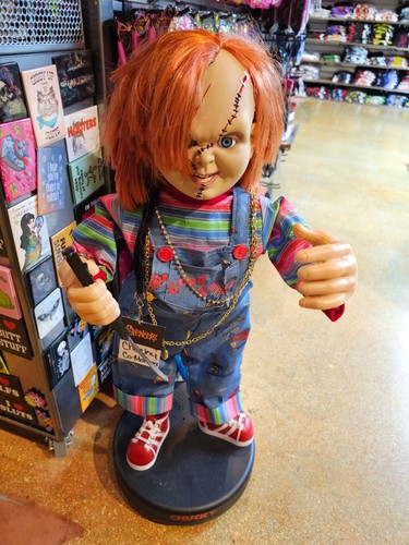 Große animierte chucky puppe - animierte,