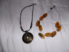 Modeschmuck Ketten 2 Stück Braun kurz Markenlos