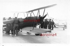 Flugzeugmechaniker am Flugzeug Fw 44 Stieglitz Flugplatz Cognac Frankreich