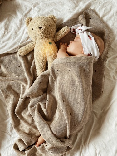 Gestrickte babydecke aus 100 - babydecke,