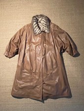 cognacfarbener Ledermantel in