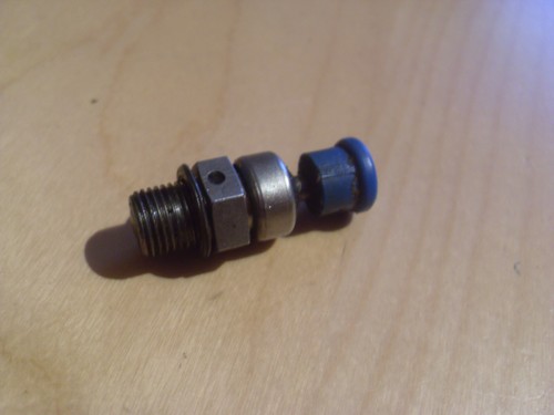 Decompression valve 100 102 - decompression,