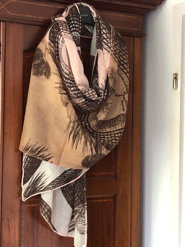 Friendly hunting scarf - friendly,