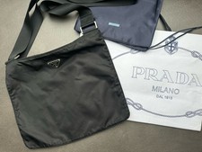  PRADA schwarz Re-Nylon Crossbody Tasche schwarz Vintage Triangel triangle