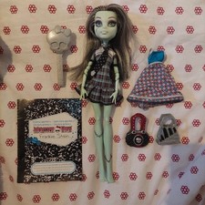 Monster High doll Frankie Stein basic with accessoire