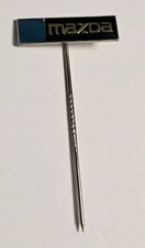 Mazda - Schrift & Logo  - Anstecknadel  - Werbung (4) 