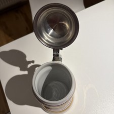 Bierkrug mit Zinndeckel, „3